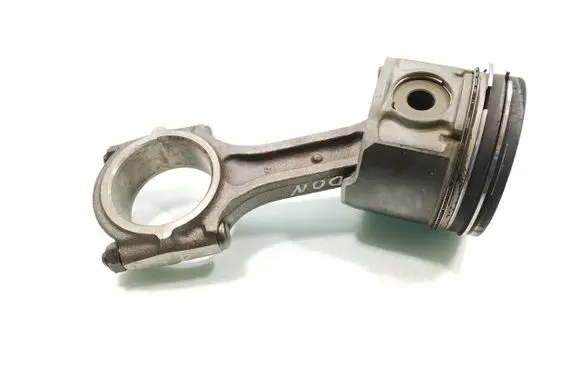 KIA Sedona Piston with connecting rod 