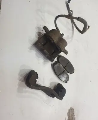 KIA Sorento Front brake caliper
