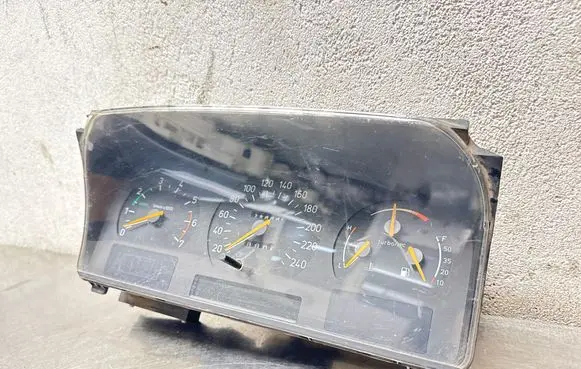 Saab 9000 CS Speedometer (instrument cluster) 4428546 4439568 4710034