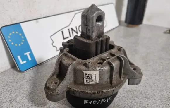 BMW 5 F10 F11 Engine mount bracket 6785601 170912