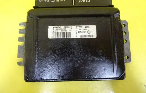 Renault Laguna I Engine control unit/module S110030218A 7700114969