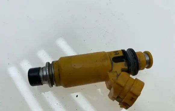 Subaru Outback Fuel injector 16611AA