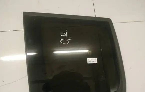 Nissan X-Trail T30 Rear side window as2