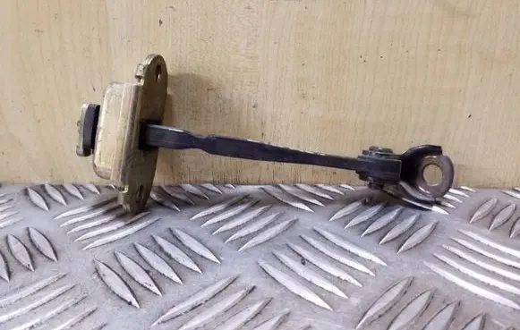 Honda CR-V Rear door check strap stopper