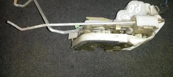 Mitsubishi Colt Front door lock Nenustatyta