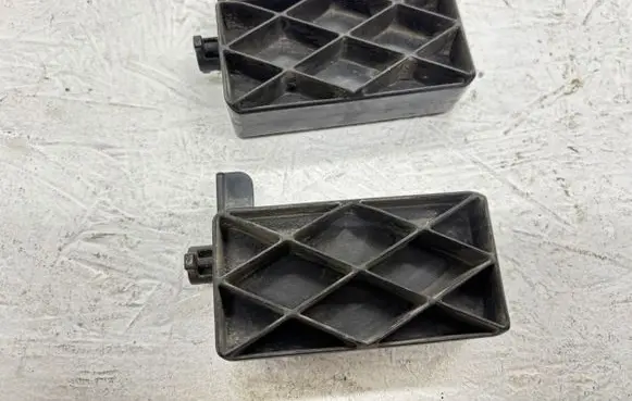 Volvo S80 Radiator mount bracket