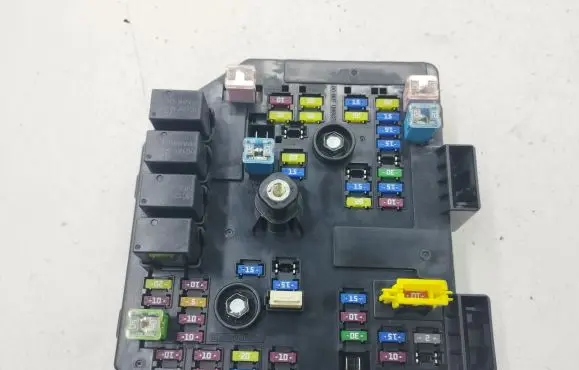 Opel Antara Fuse module 95903657