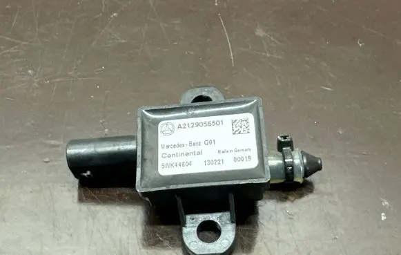 Mercedes-Benz E AMG W212 Airbag deployment crash/impact sensor A2129056501