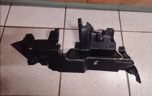 Volkswagen PASSAT B8 Radiator trim 3G0121283A