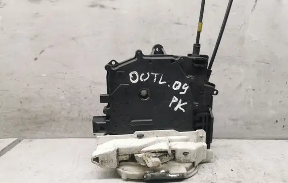 Mitsubishi Outlander Front door lock