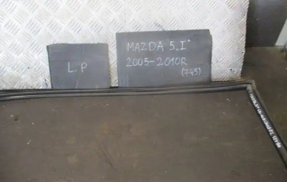 Mazda 5 Front door rubber seal 