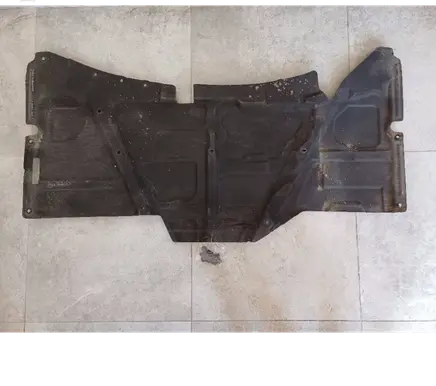 Engine bonnet/hood sound/heat insulation