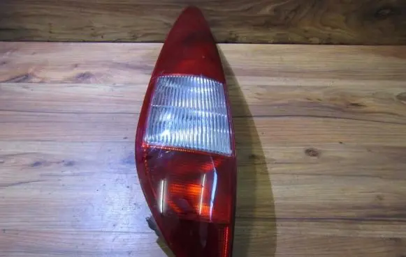 Ford Mondeo Mk III Rear/tail lights 1s7113405c