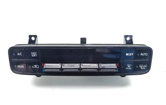 Toyota Auris E180 Climate control unit 75H695
