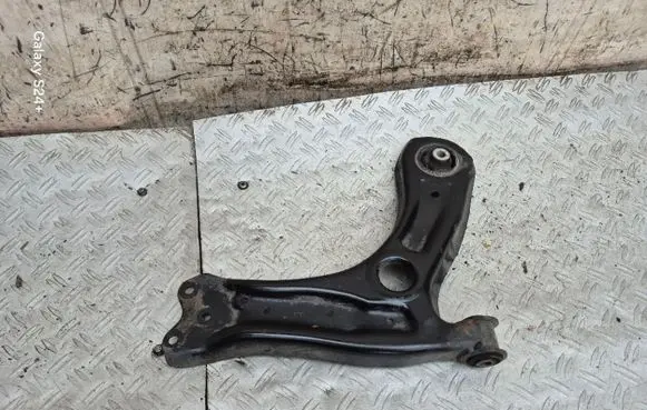 Volkswagen Polo V 6R Front lower control arm/wishbone 6R0407152F