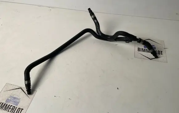 Mercedes-Benz CLS C218 X218 Engine coolant pipe/hose A2125010625