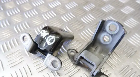 Nissan X-Trail T32 Front door hinge set 