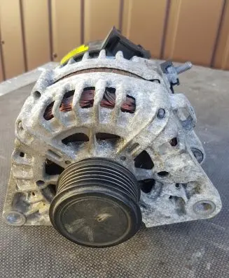 Hyundai Lantra II Generator/alternator 37300-2A850