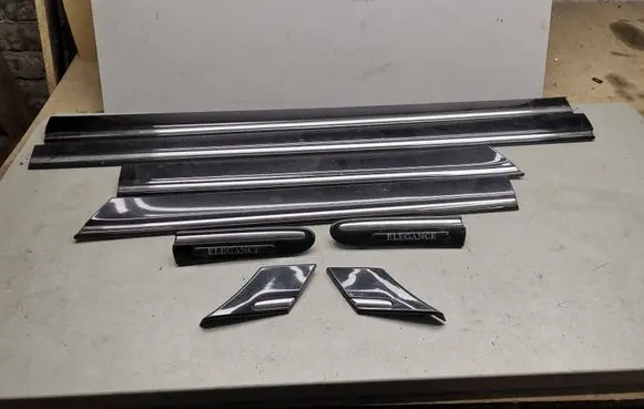 Mercedes-Benz C W203 Front door trim (molding) A2036905362 A2036905162 A2036904962