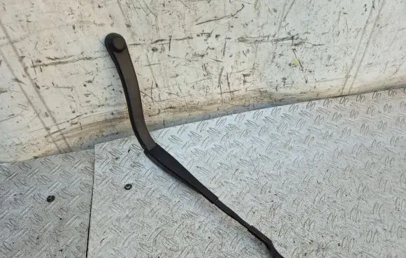 Mercedes-Benz E W212 Front wiper blade arm A2128201344