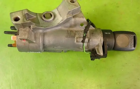 Skoda Fabia Mk2 (5J) Ignition lock 4B0905851C