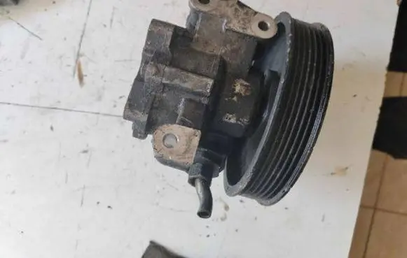 Volvo S40 Power steering pump 91208