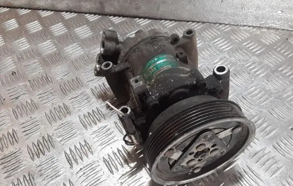 Renault Kangoo I Air conditioning (A/C) compressor (pump) 8200315744