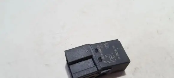 Mitsubishi Carisma Other relay MB953382