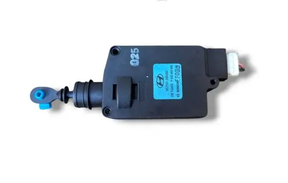 Hyundai Santa Fe Tailgate boot lock/latch motor 95750-2B000