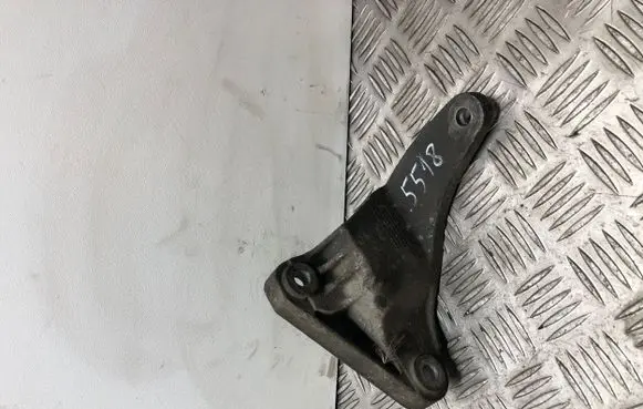 Ford Mondeo Mk III Engine mounting bracket 1S716P093AB