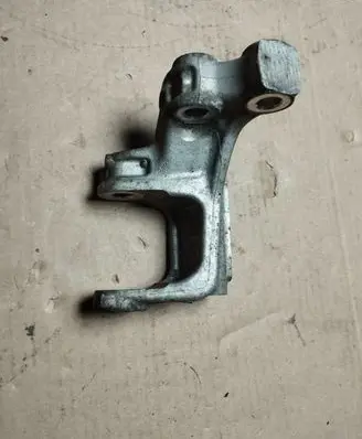 Gearbox mounting bracket