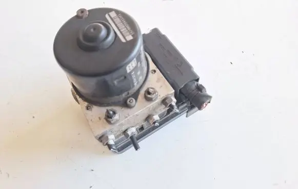 Volkswagen Golf V ABS Pump 1K0907379M