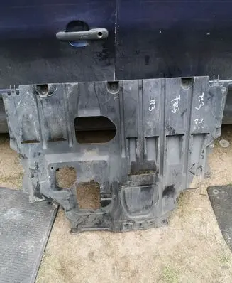 Mazda 3 II Engine splash shield/under tray K6805