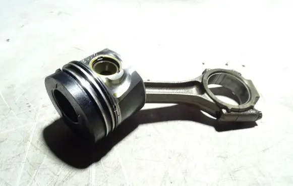 Volkswagen PASSAT B5.5 Piston with connecting rod MA0 038J