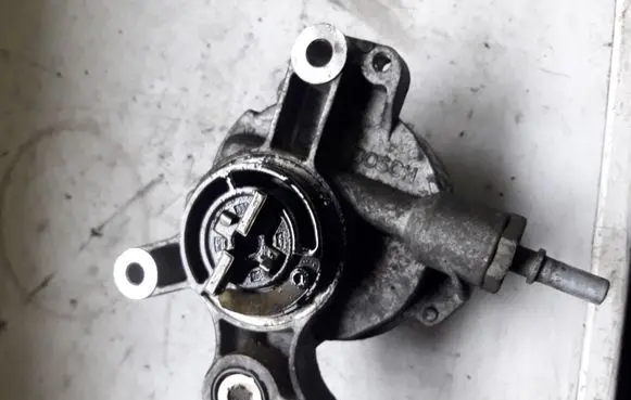 Peugeot 407 Vacuum pump