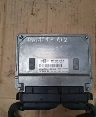 Volkswagen PASSAT B5.5 Engine control unit/module 3B0906018F 5WP4003503