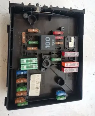 Volkswagen Golf V Fuse module 1K0937125A