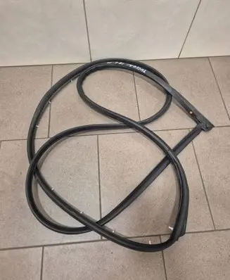 Hyundai Tucson TL Front door rubber seal 
