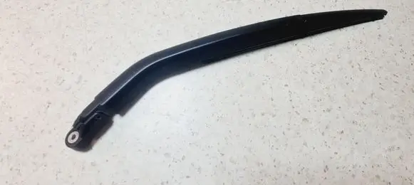 Rear wiper blade arm