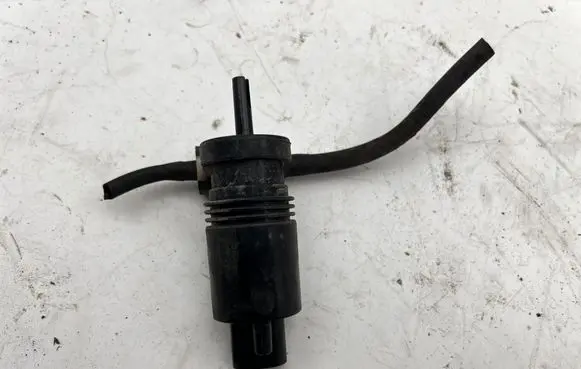 Chrysler Grand Voyager V Windscreen/windshield washer pump