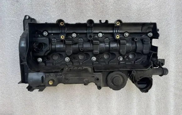 BMW 5 F10 F11 Rocker cam cover 7810584 15265812