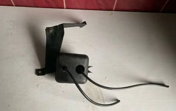 Vacuum air tank