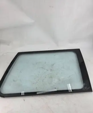 Mitsubishi Pajero Rear side window