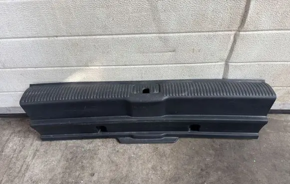 Trunk/boot sill cover protection