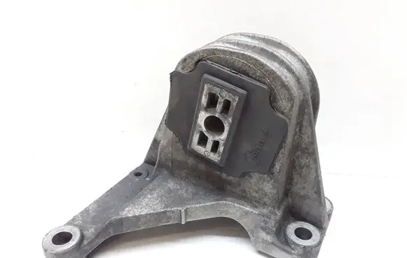 Volvo XC90 Engine mount bracket 30680770