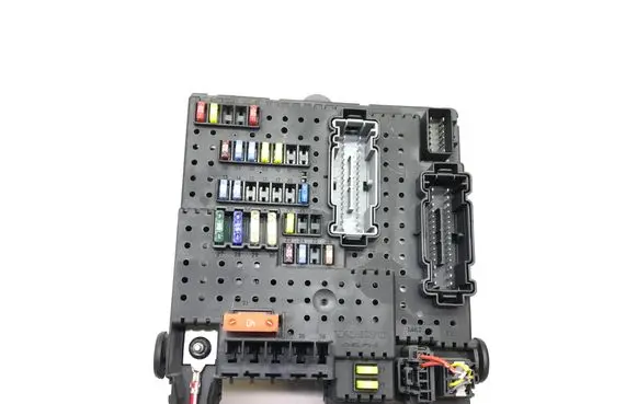 Volvo XC70 Fuse module 30728512 06W042 28017881