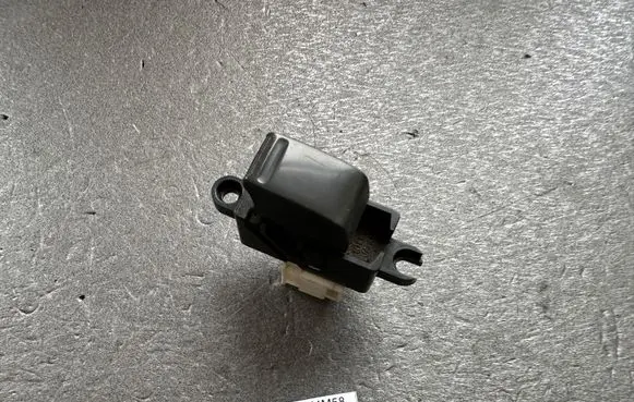 Nissan Patrol Y61 Electric window control switch 254110V000