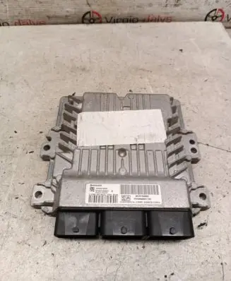 Peugeot 508 Engine control unit/module 9676760880 S180123001