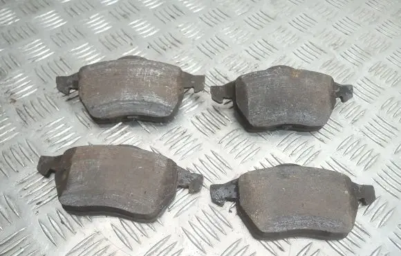 Audi A6 S6 C4 4A Brake pads (front) 