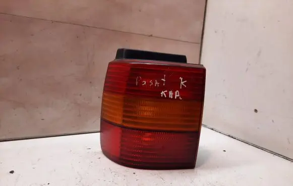 Volkswagen PASSAT B3 Rear/tail lights 3A9945111